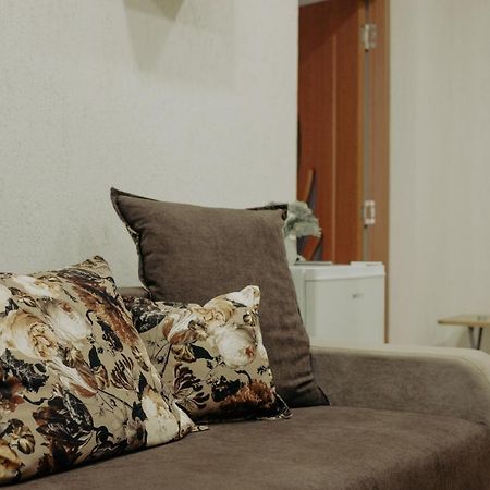 Studio 63 Petroşani エクステリア 写真